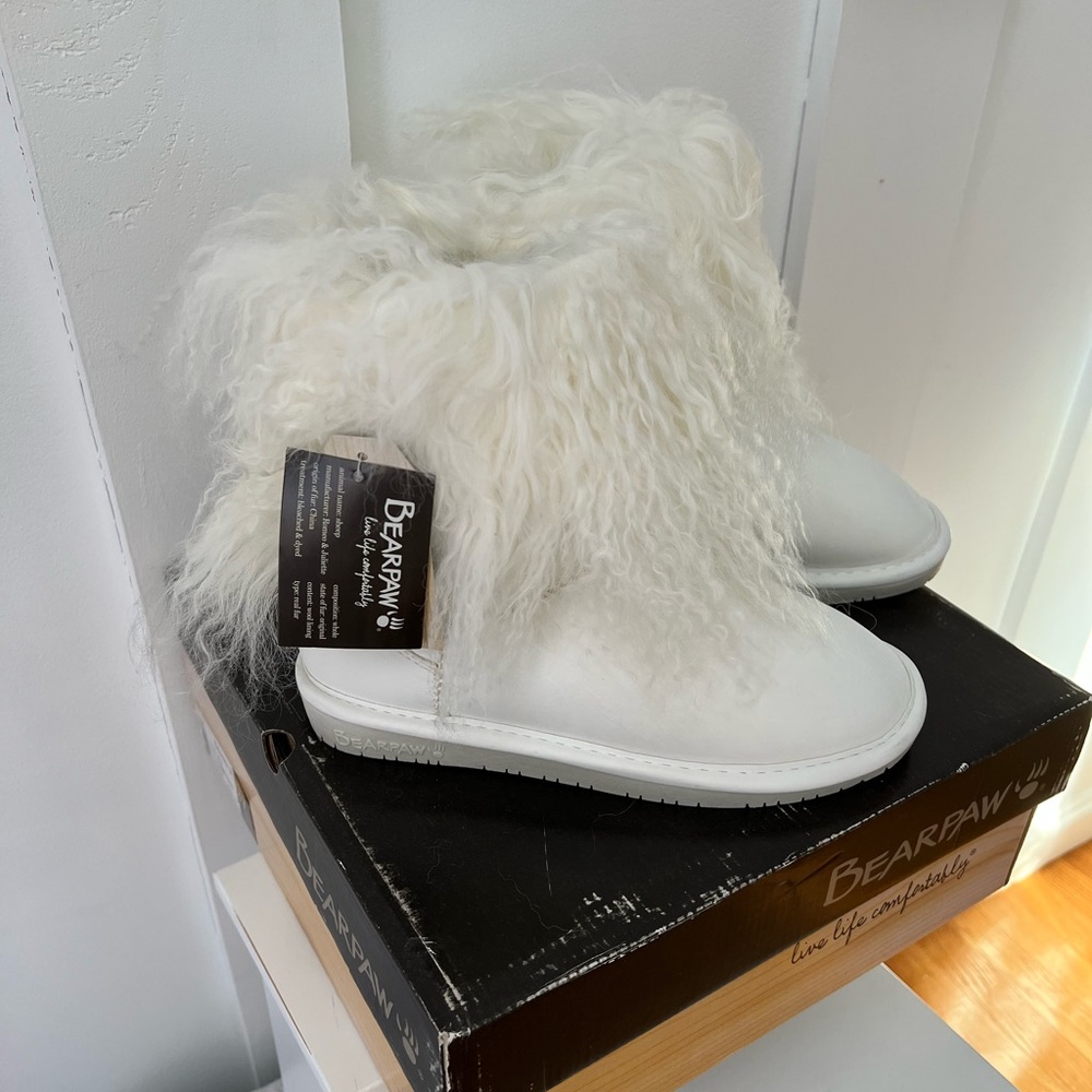 NEW Bearpaw Women’s Boo Boots White Curly Lamb Fur Size 7M